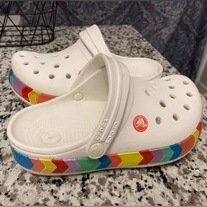 CROCS Girls Size 2, White with Rainbow Colored Cross Band